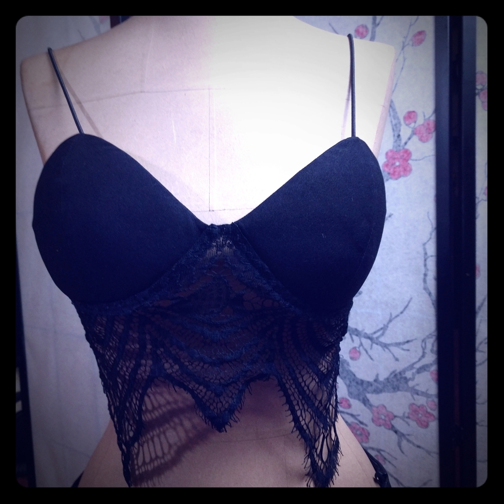 Rare London sweetheart neck crop top NWT 6 black